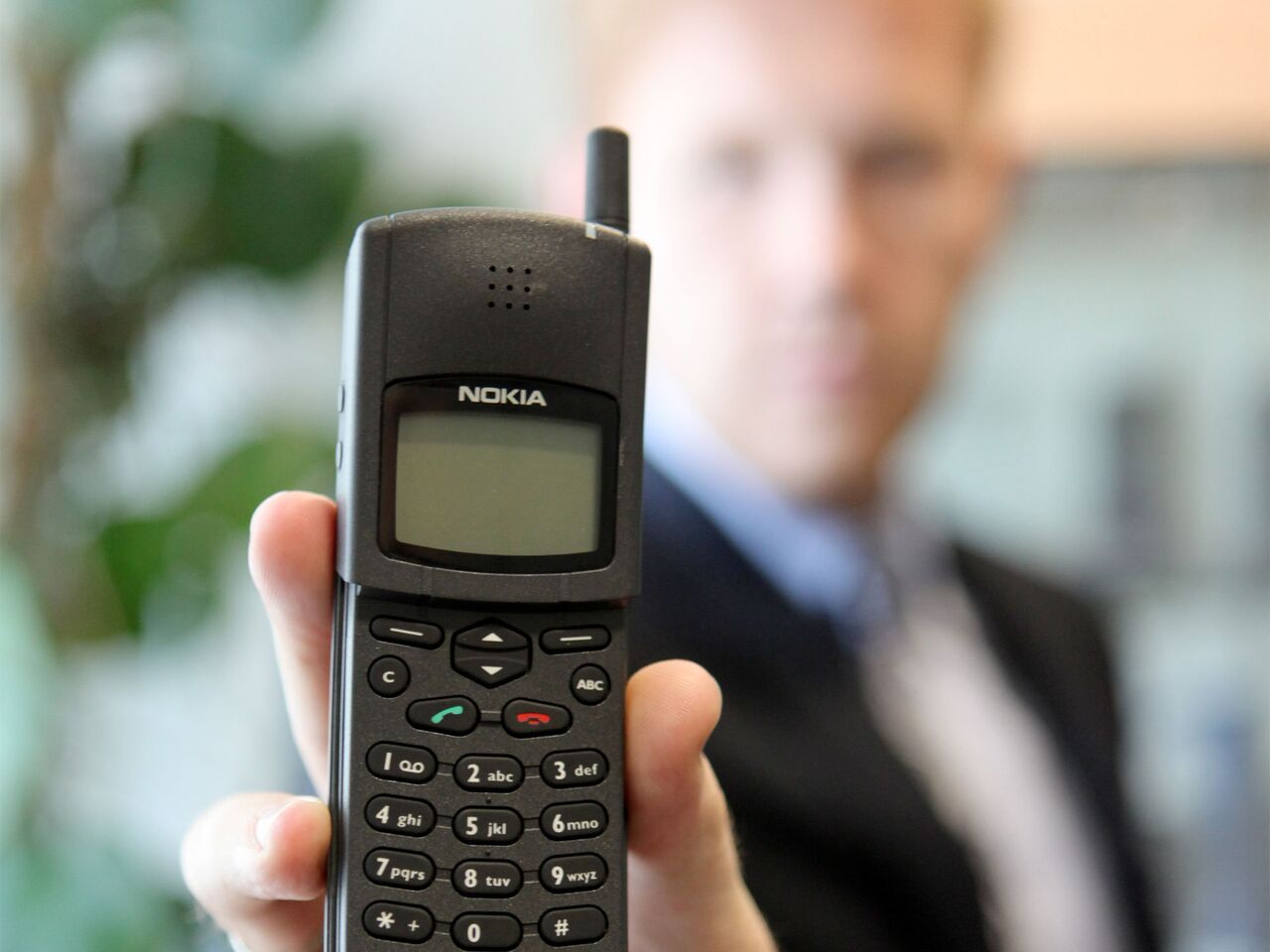 Возрожденный Nokia 8000 оказался не похож на культовый мобильник нулевых -  РИА Новости, 10.11.2020