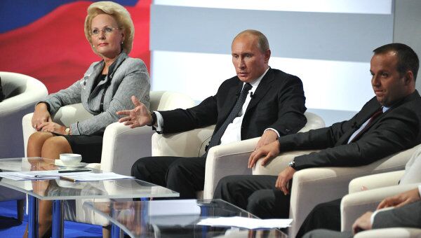 Премьер-министр РФ В.Путин на пленарном заседании межрегиональной конференции Единой России