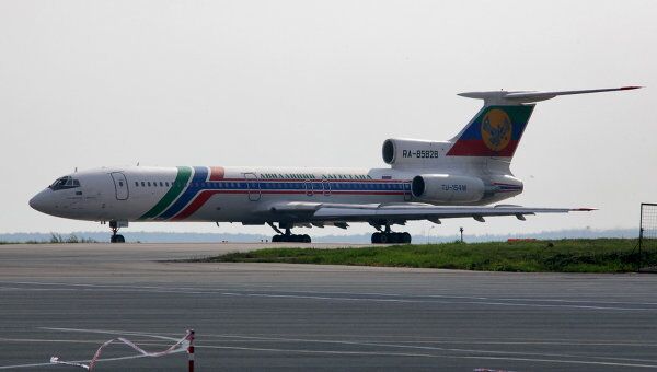 Самолет Ту-154 авиакомпании Дагестанские авиалинии. Архив
