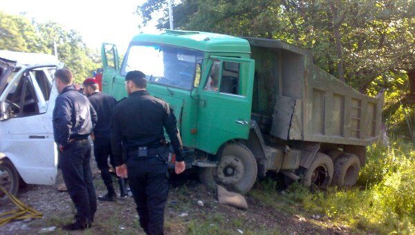 ДТП с участием пассажирского микроавтобуса «Газель» и грузового автомобиля «КАМАЗ» в Чеченской Республике