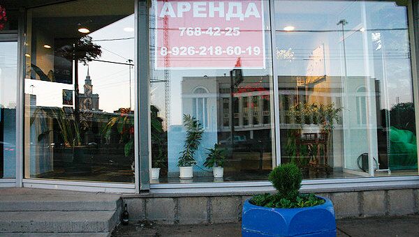 Лужков предложил информировать москвичей об аренде офисов в их домах