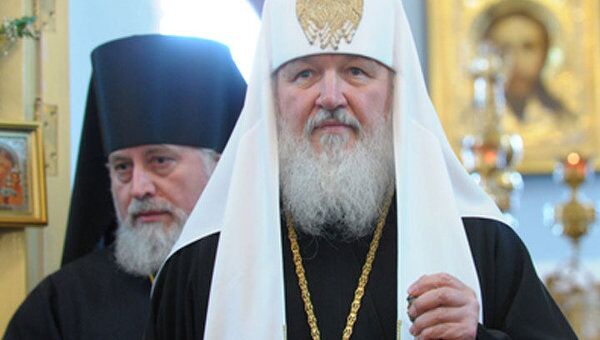 Патриарх Кирилл призывает священников не подрывать авторитет духовенства