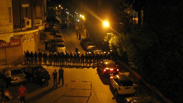 В столкновении с болельщиками пострадали одиннадцать полицейских Каира