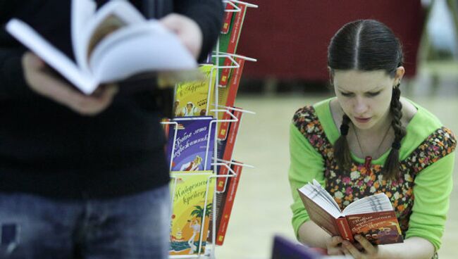 Посетительница книжной ярмарки. Архив