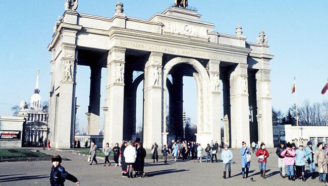 Центральный вход на ВВЦ. Архивное фото