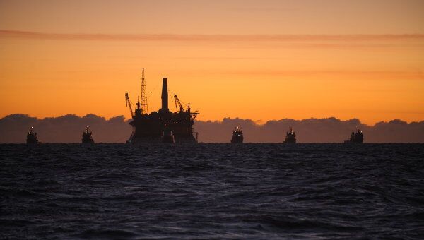 Нефтяная платформа в Северном море . Архив