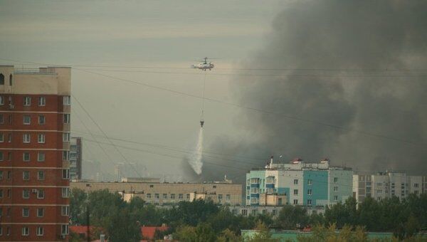На западе Москвы загорелась швейная фабрика