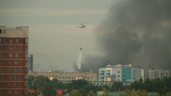 На западе Москвы загорелась швейная фабрика