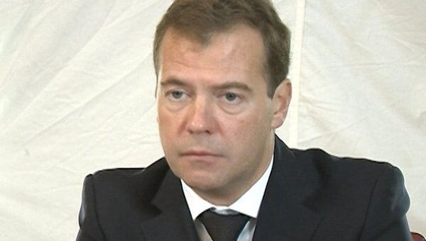 Медведев пообещал лично контролировать расследование катастрофы Як-42