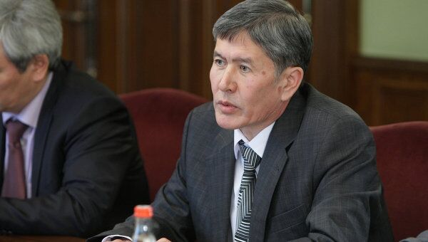 Первый вице-премьер Киргизской Республики Алмазбек Атамбаев. Архив
