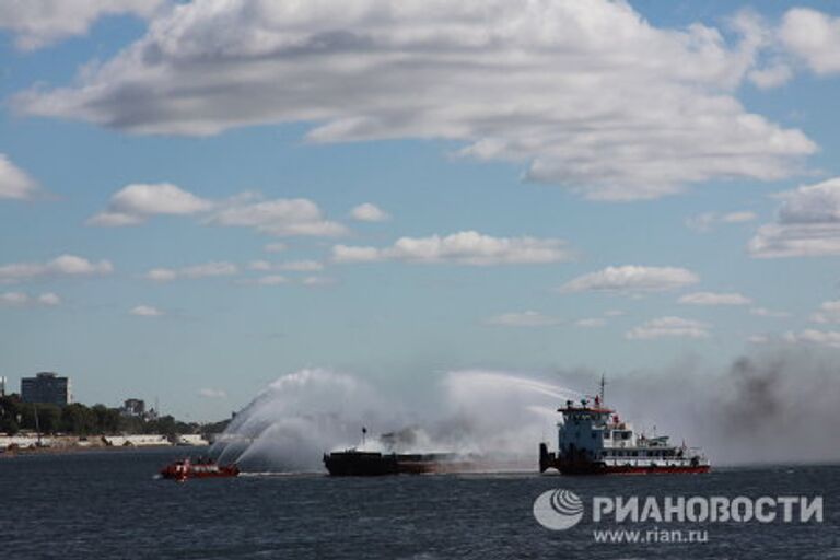 Спасатели КНР и Приамурья провели на Амуре масштабные учения вода-воздух