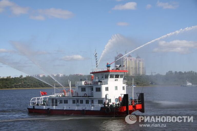 Спасатели КНР и Приамурья провели на Амуре масштабные учения вода-воздух