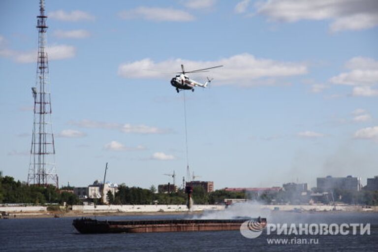 Спасатели КНР и Приамурья провели на Амуре масштабные учения вода-воздух