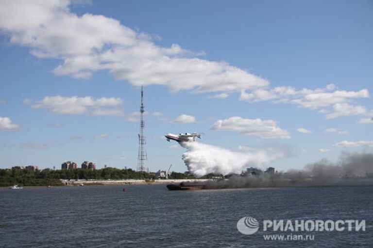 Спасатели КНР и Приамурья провели на Амуре масштабные учения вода-воздух