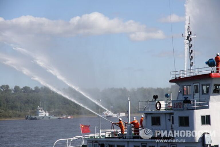 Спасатели КНР и Приамурья провели на Амуре масштабные учения вода-воздух