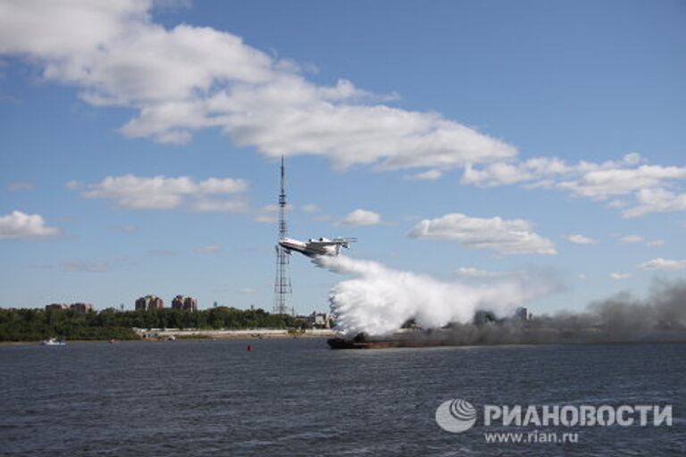 Спасатели КНР и Приамурья провели на Амуре масштабные учения вода-воздух