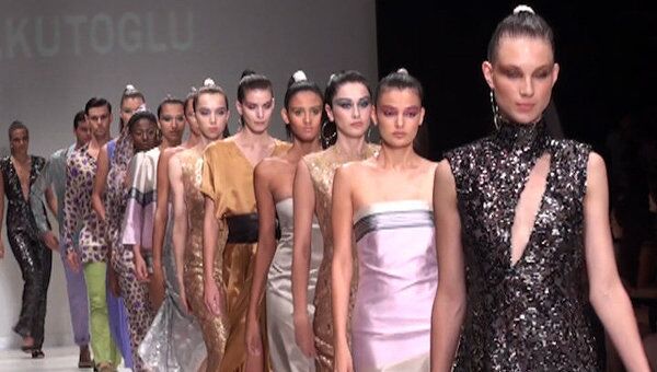 На Неделе моды в Стамбуле показали, что будут носить следующей весной