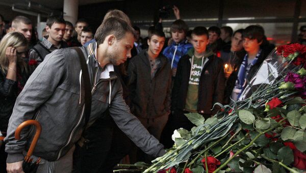 Акция памяти погибших игроков ХК Локомотив в Москве