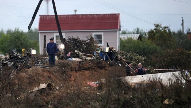 На месте крушения самолета Як-42 в поселке Туношна продолжаются работы