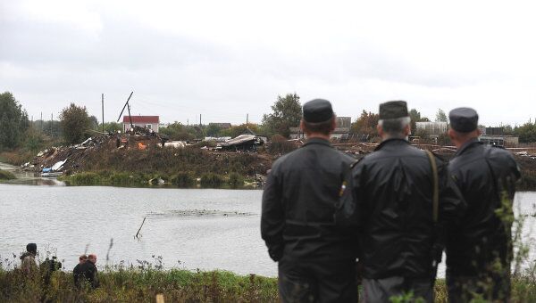 На месте крушения самолета Як-42 в поселке Туношна продолжаются работы
