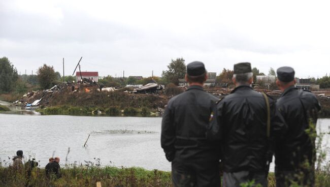 На месте крушения самолета Як-42 в поселке Туношна продолжаются работы