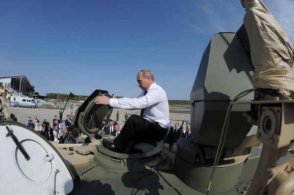 Премьер-министр РФ В.Путин посетил Российскую выставку вооружения. Нижний Тагил – 2011