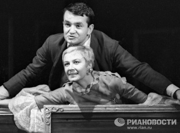 Демидова и Соболев в спектакле Тартюф