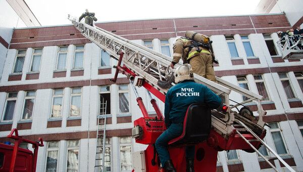 Проверка пожарной безопасности в петербургском лицее