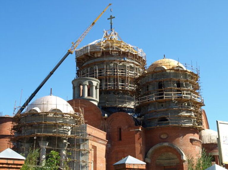 КРЕСТ НАД МОСКВОЙ  Над Первопрестольной столицей засиял новы