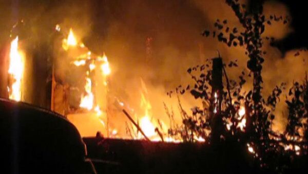 Пожар уничтожил жилой дом в Подмосковье и оставил без света поселок