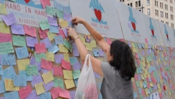 Тысячи посланий любви оставили горожане в годовщину 9/11 в Нью-Йорке