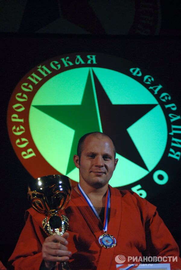 Федор Емельяненко стал пятикратным чемпионом России по боевому самбо
