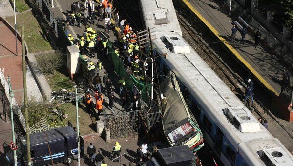 Столкновение двух поездов и автобуса в Аргентине
