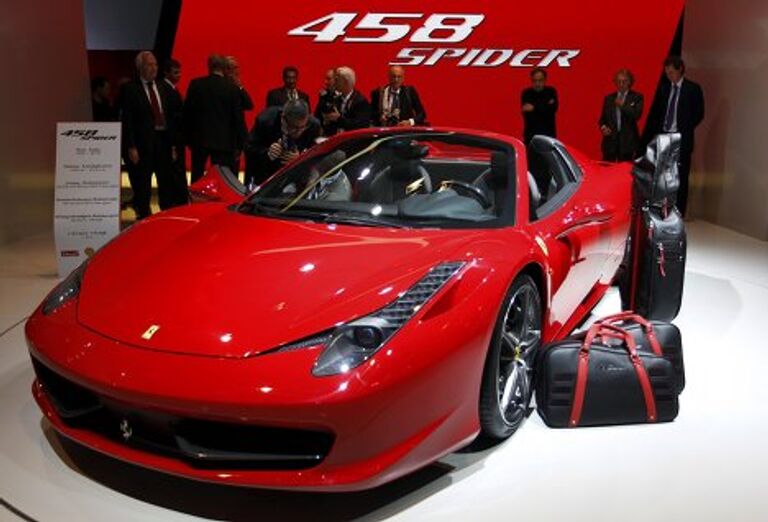 Автомобиль Ferrari 458 на автосалоне во Франкфурте