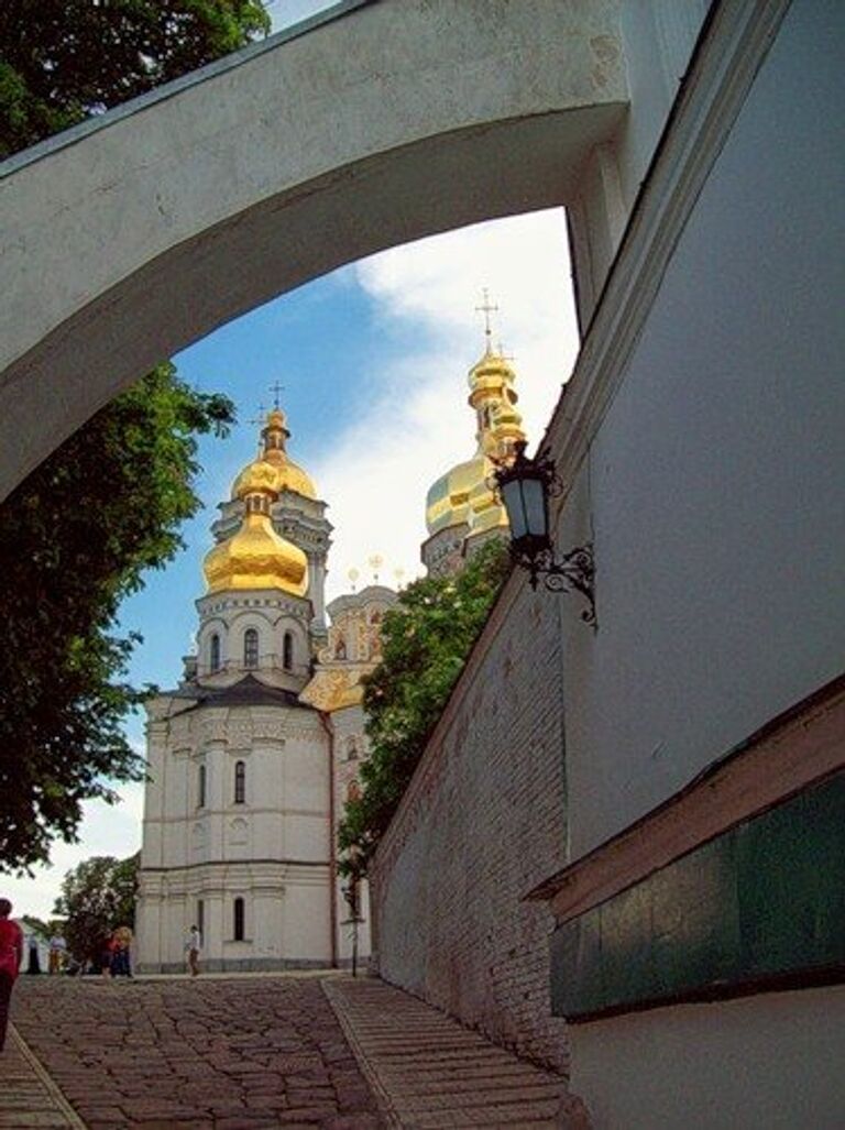 Укрепленные стены Печерской лавры