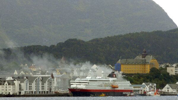 Два человека погибли при пожаре на круизном лайнере на западе Норвегии