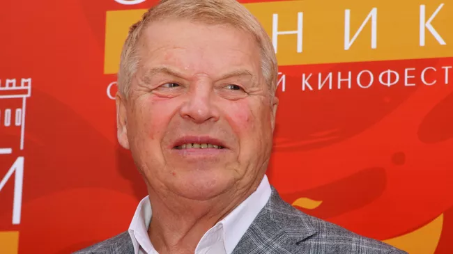 Актер Михаил Кокшенов