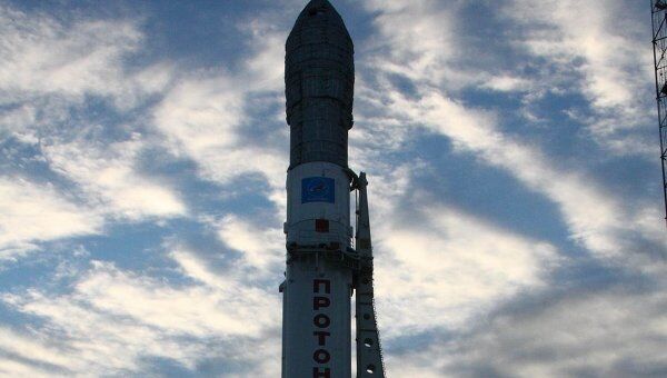 Ракета-носитель Протон М выведет в космос три космических аппарата типа Глонасс-М. Архив