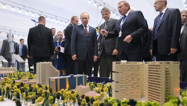 Премьер-министр РФ В.Путин осмотрел экспозицию инновационных проектов в рамках форума Сочи-2011