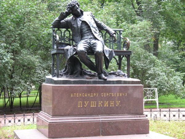 Этот памятник А.С. Пушкину в Царском Селе - мой самый любимы