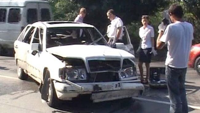 Автомобиль Mercedes взорван в Сухуми. Видео с места ЧП