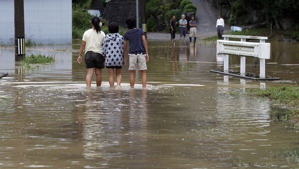 Мощный тайфун Роке принес в Японию ливни и наводнения