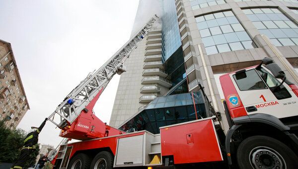Пожарно-тактические учения МЧС на территории торгово-пешеходного моста Багратион и в высотном здании Москва-Сити Башня 2000