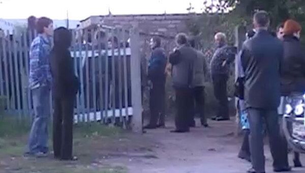 Забор в частном секторе Отрадного поссорил автолюбителей и местных жителей