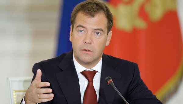 Медведев призывает бизнес инвестировать в высокотехнологичную сферу