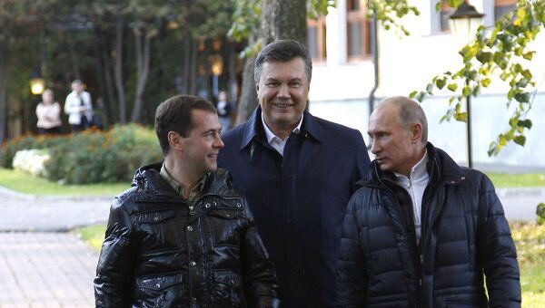 Президент РФ Д.Медведев и премьер-министр РФ В.Путин встретились с президентом Украины В.Януковичем в Завидово