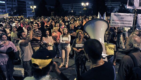 Греческие студенты сорвали новостной эфир центрального телевидения