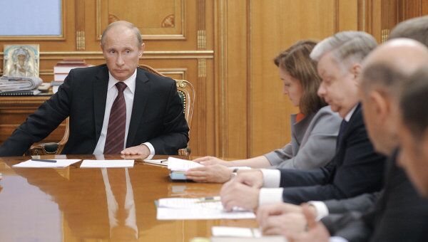 Премьер-министр РФ Владимир Путин проводит совещание в Москве
