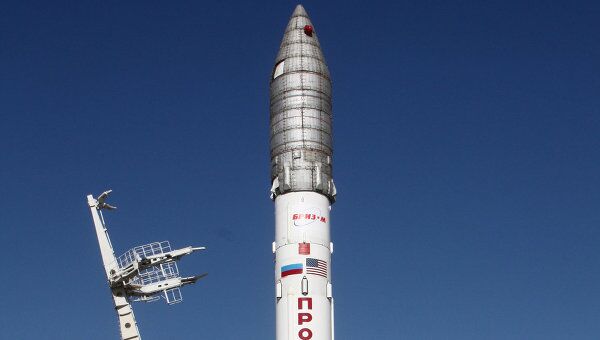 Вывоз ракеты “Протон-М” с космическим аппаратом КветцСат-1 на СК Байконура