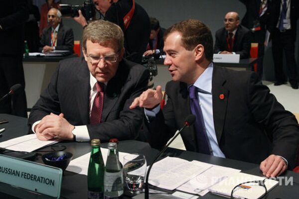 Президент России Дмитрий Медведев и заместитель председателя правительства РФ - министр финансов РФ Алексей Кудрин